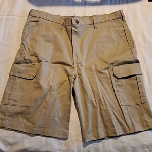 Red Kap mens size 40 khaki cargo shorts, New